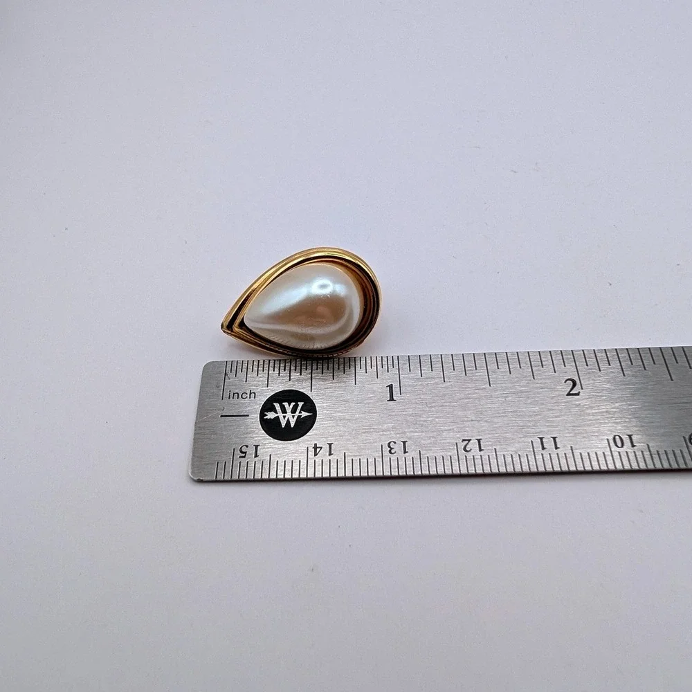Vintage Monet Gold Tone Teardrop Faux Pearl Clip On Earrings 3805